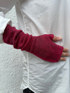 Spray Dye Reversible Fingerless Gloves | Red Prune