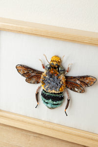 Trovelore Blue Banded Bee Beaded Art Cadeau