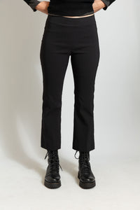breatheable pull-on Leo Signature Pant with flattering stretch and cropped flared hem in chic black by french designer Avenue Montaigne