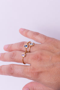 Page Sargisson,Oval sapphire ring | Vertical setting